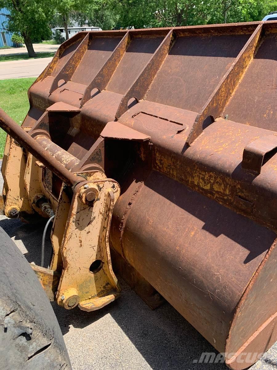 CAT 950 Gumikerekes homlokrakodók