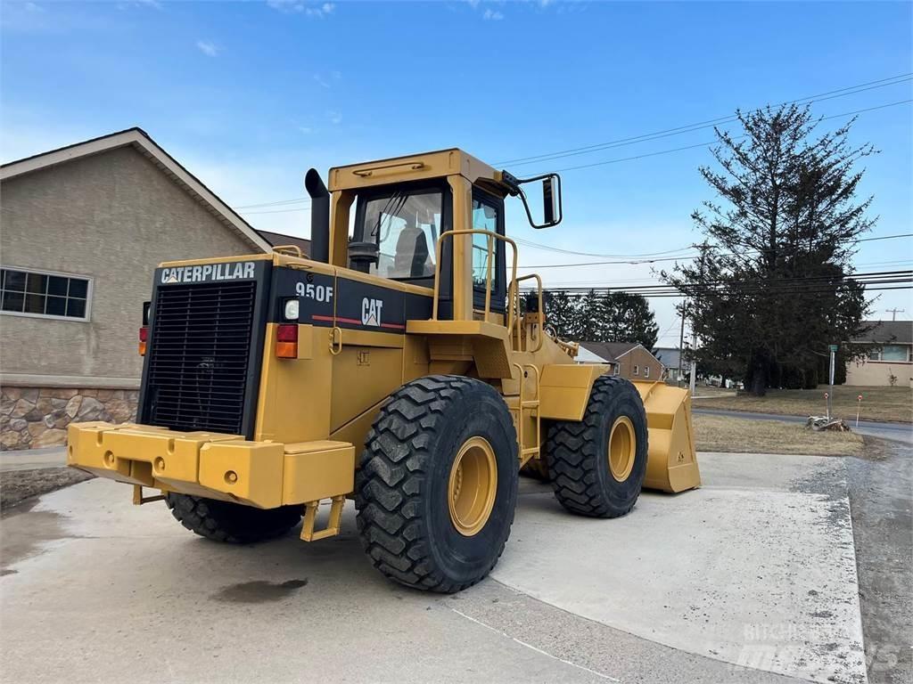 CAT 950F Gumikerekes homlokrakodók
