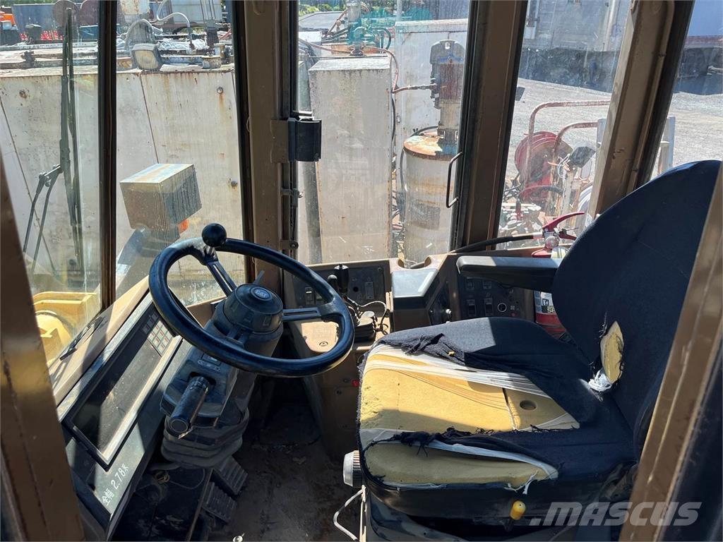 CAT 950F Gumikerekes homlokrakodók