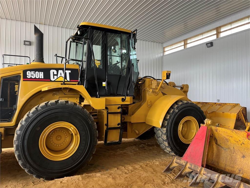 CAT 950H Gumikerekes homlokrakodók