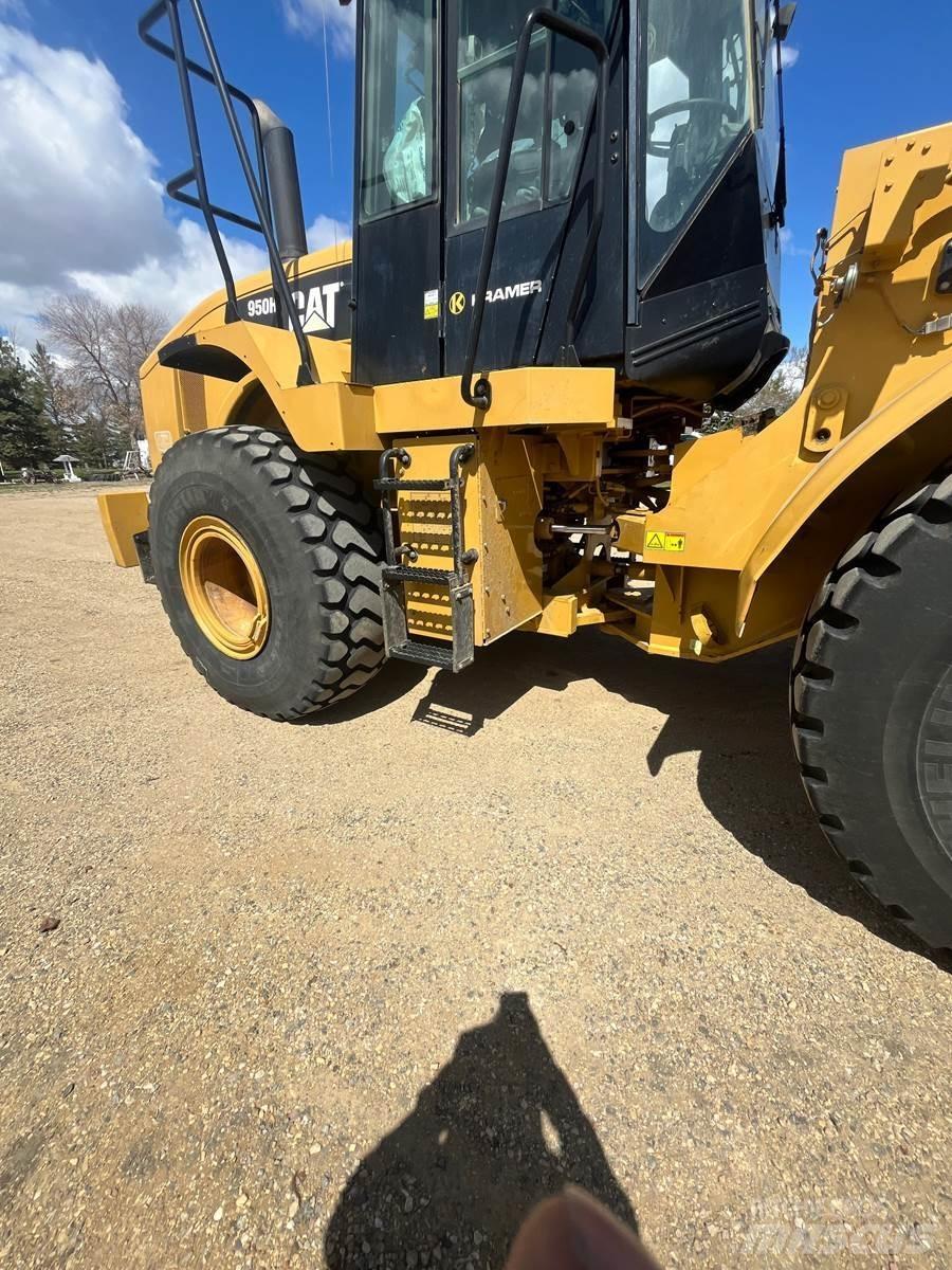 CAT 950H Gumikerekes homlokrakodók