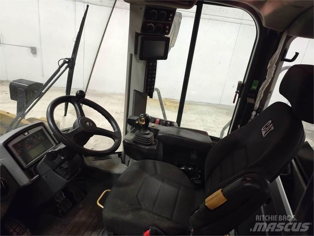 CAT 950M Gumikerekes homlokrakodók