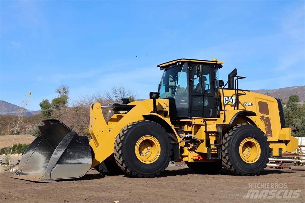 CAT 950M Gumikerekes homlokrakodók