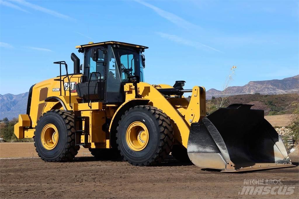 CAT 950M Gumikerekes homlokrakodók