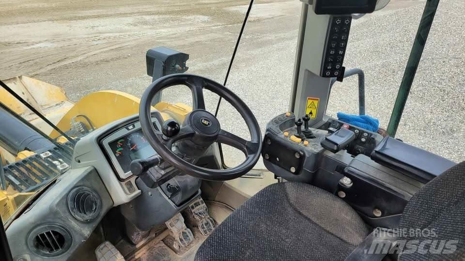 CAT 950M Gumikerekes homlokrakodók