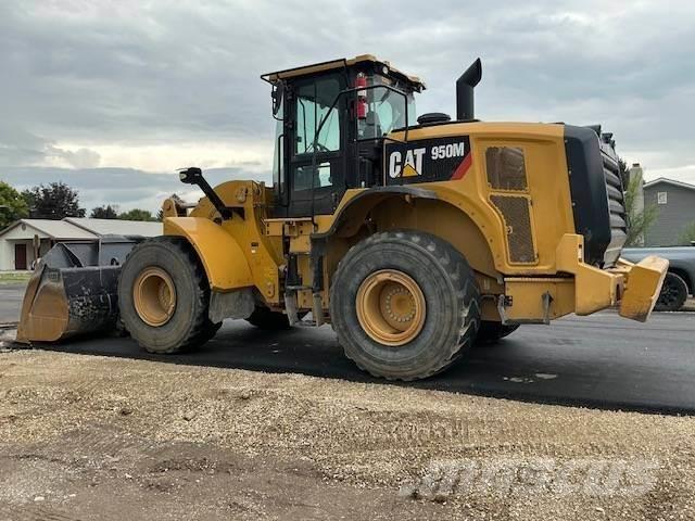 CAT 950M Gumikerekes homlokrakodók
