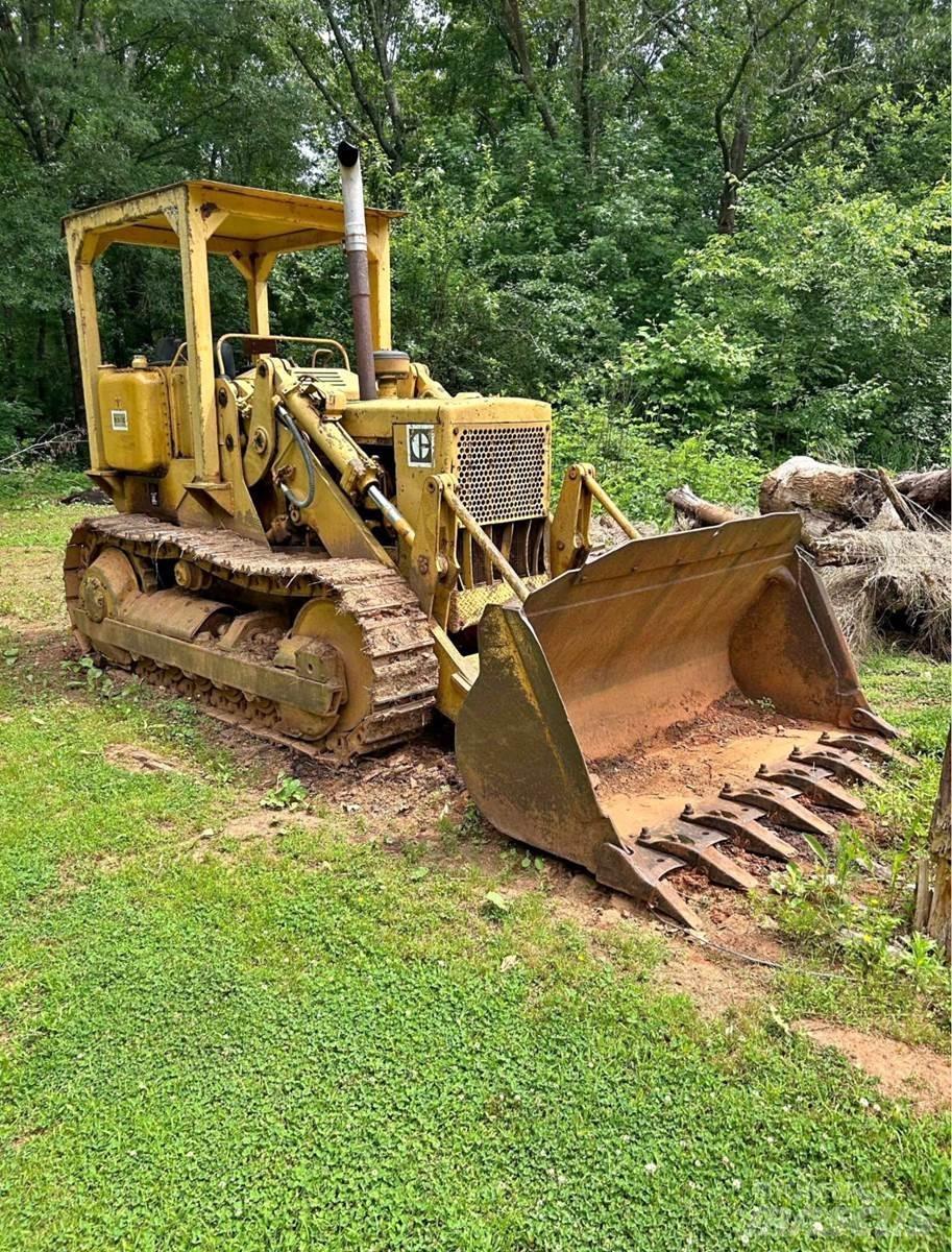 CAT 951C Lánctalpas homlokrakodók