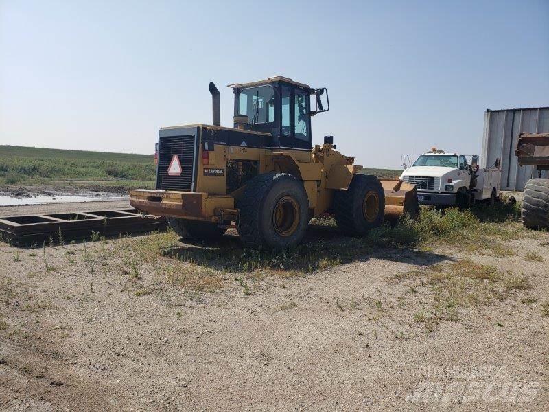 CAT 960F Gumikerekes homlokrakodók
