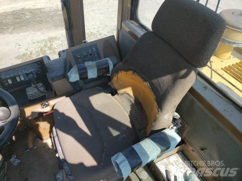 CAT 960F Gumikerekes homlokrakodók