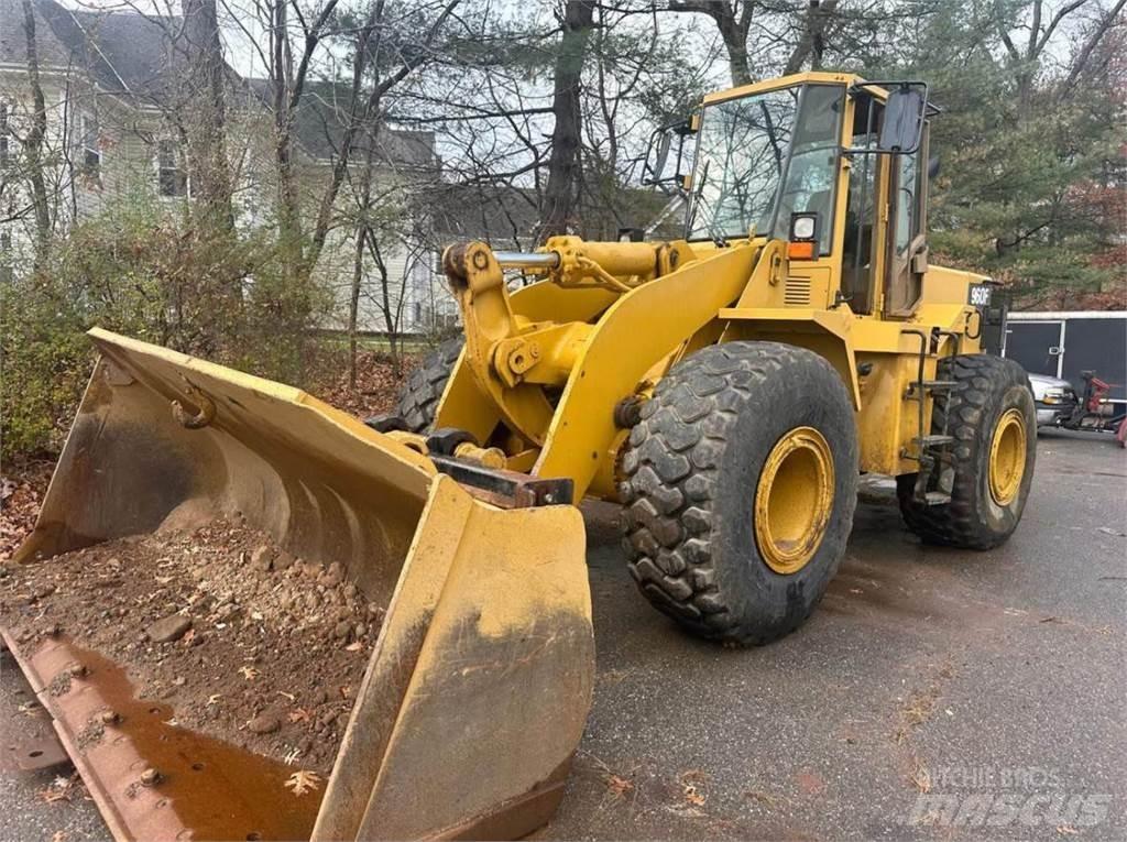 CAT 960F Gumikerekes homlokrakodók
