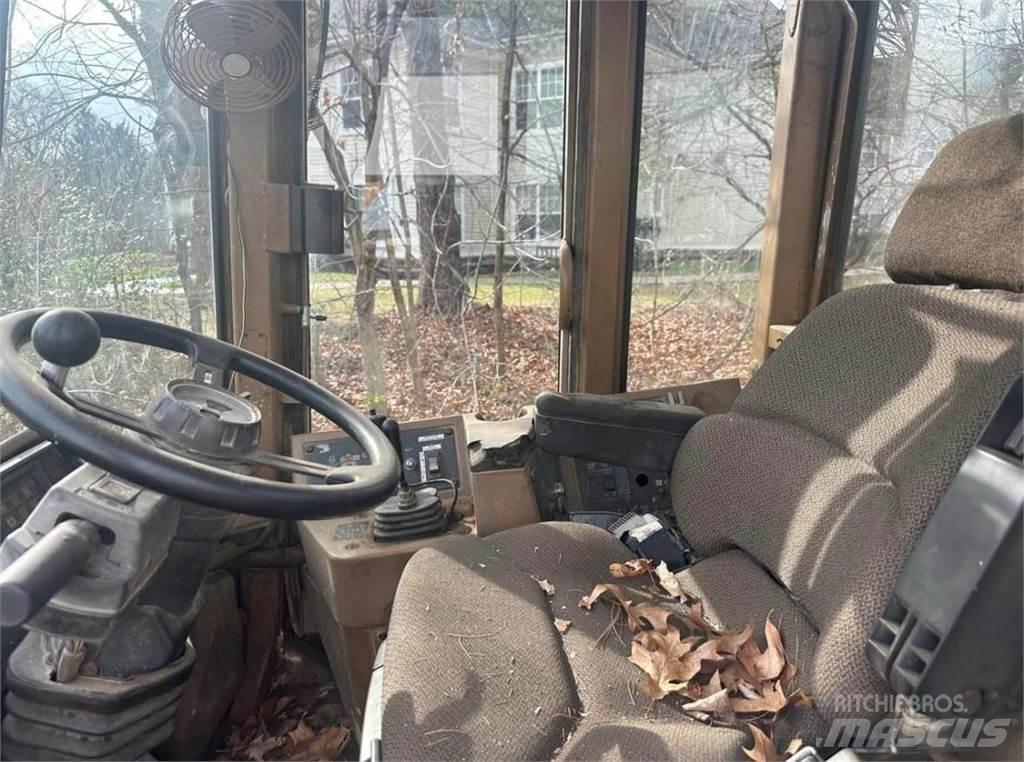 CAT 960F Gumikerekes homlokrakodók