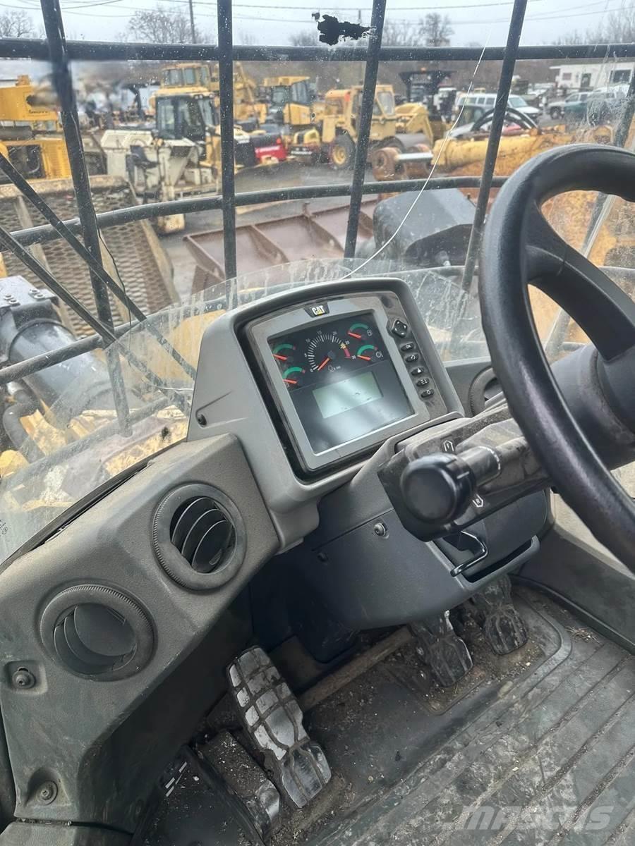 CAT 962K Gumikerekes homlokrakodók