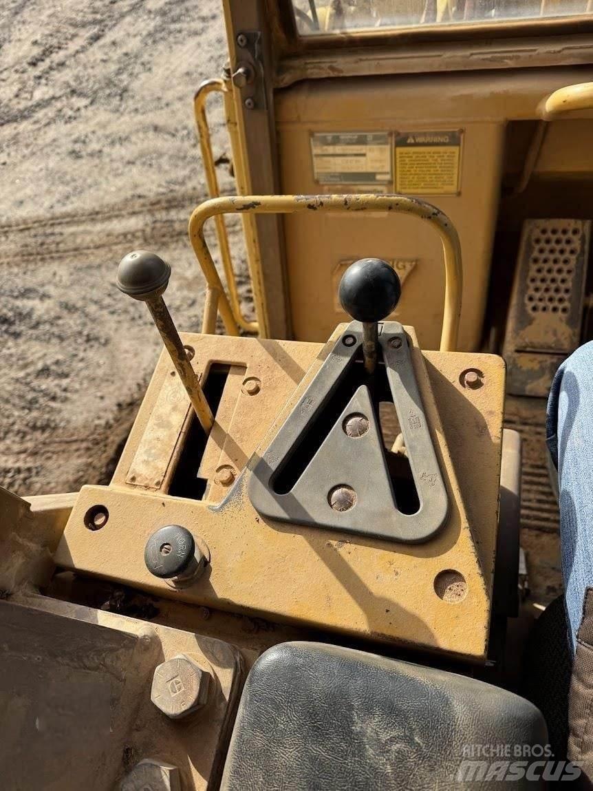 CAT 963 Lánctalpas homlokrakodók