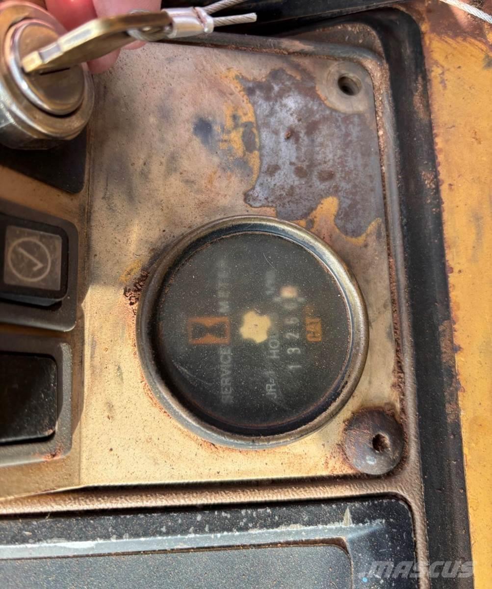 CAT 963B Lánctalpas homlokrakodók