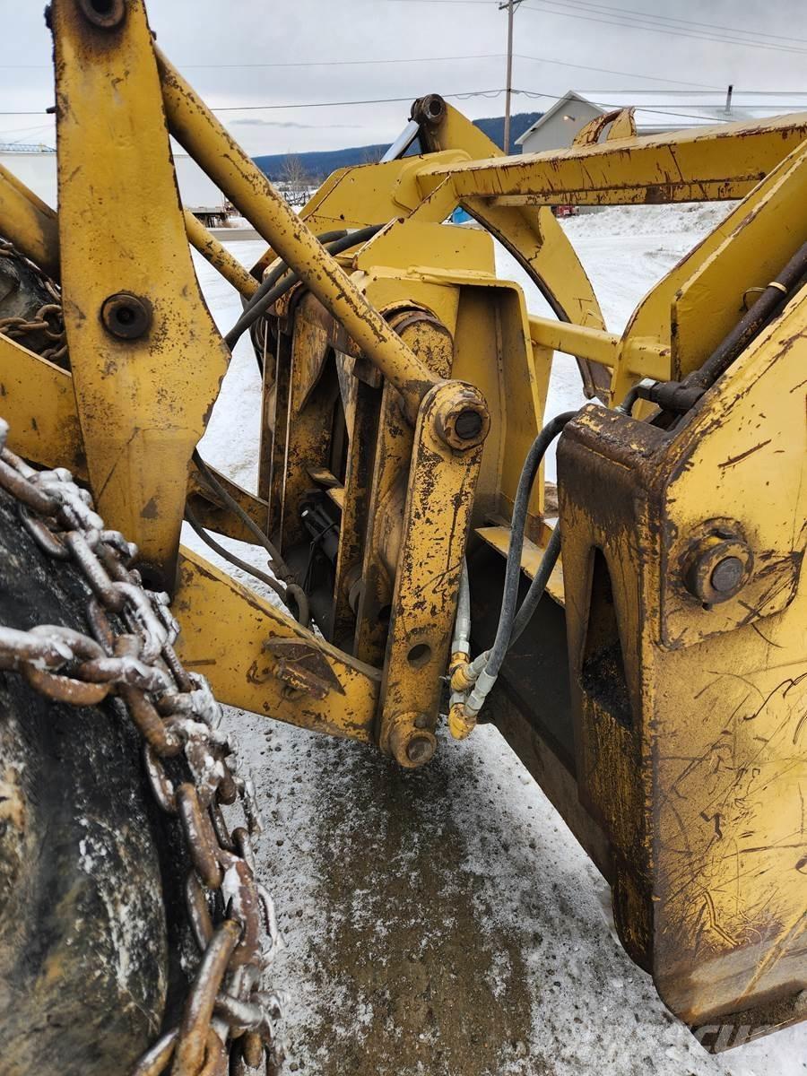 CAT 966C Gumikerekes homlokrakodók