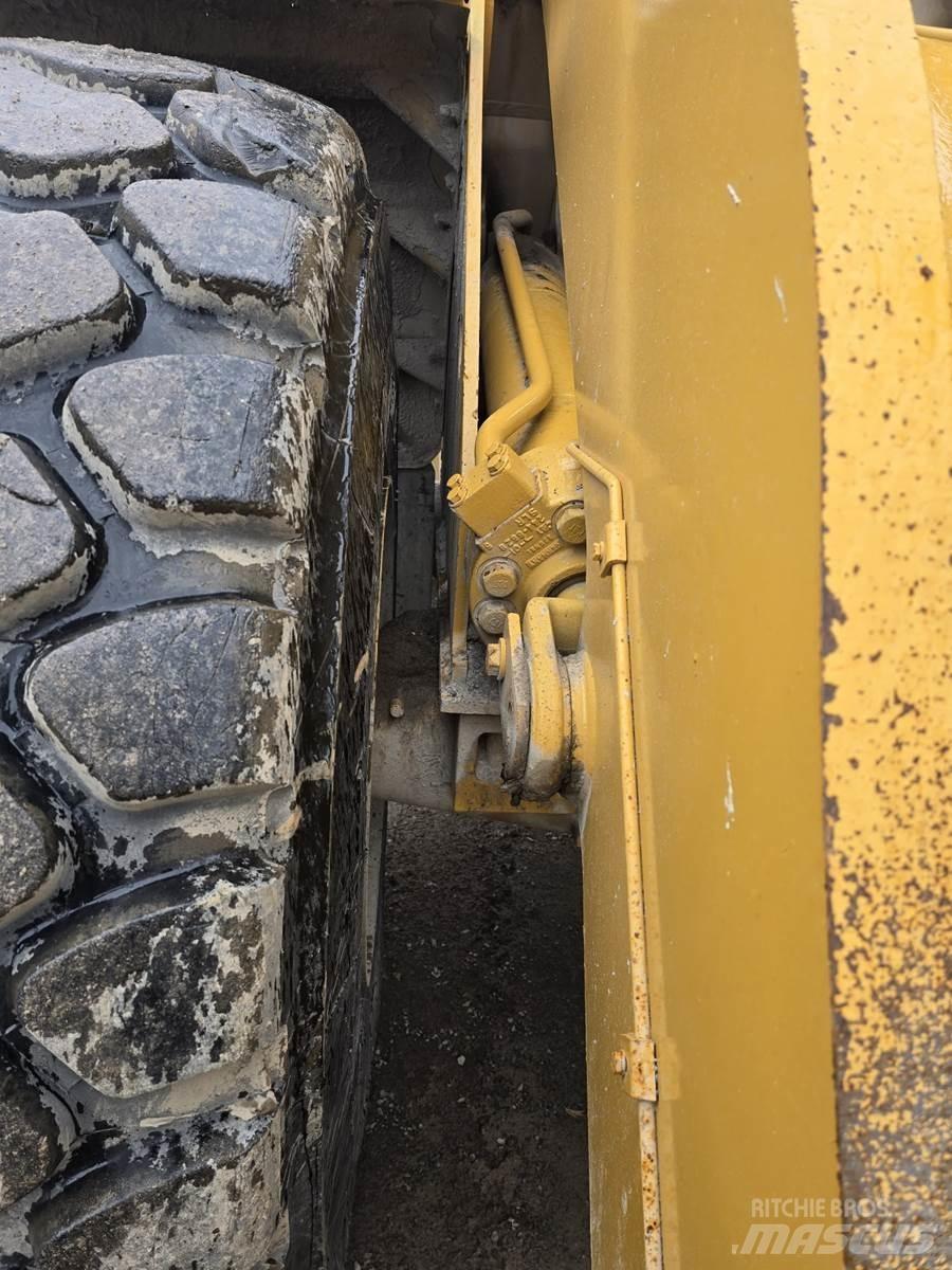 CAT 972H Gumikerekes homlokrakodók