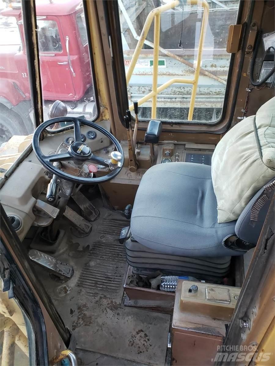 CAT 980C Gumikerekes homlokrakodók