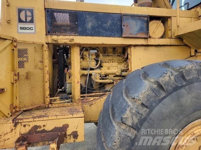 CAT 980C Gumikerekes homlokrakodók