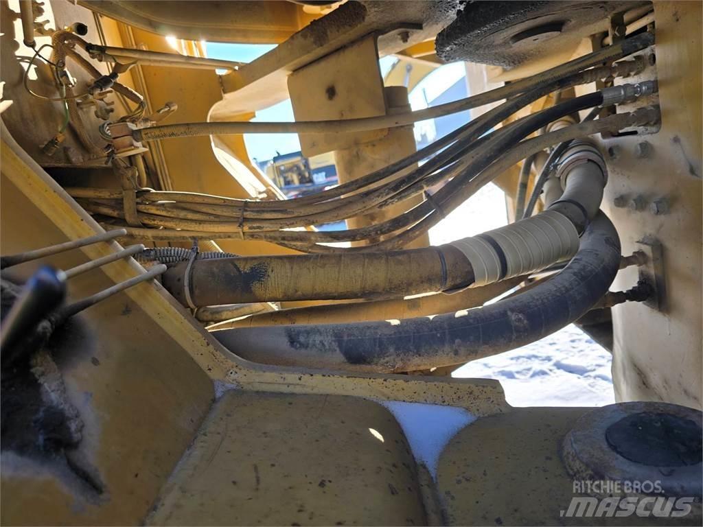 CAT 980F Gumikerekes homlokrakodók
