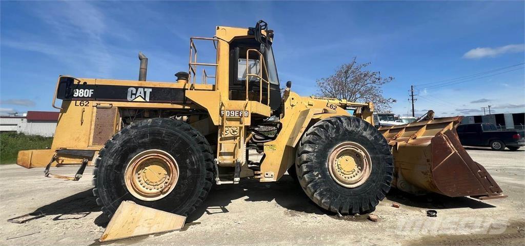CAT 980F Gumikerekes homlokrakodók