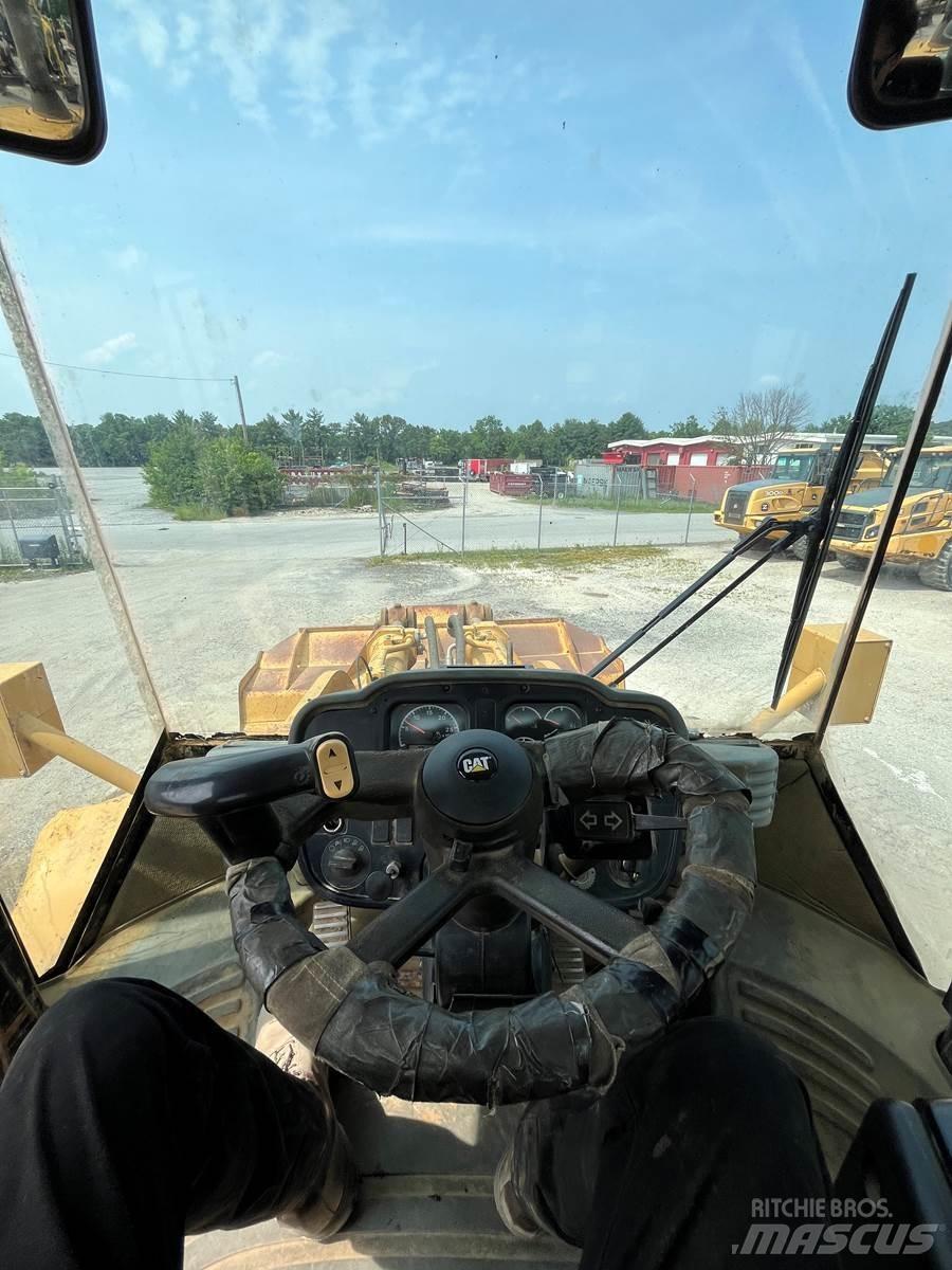 CAT 980H Gumikerekes homlokrakodók