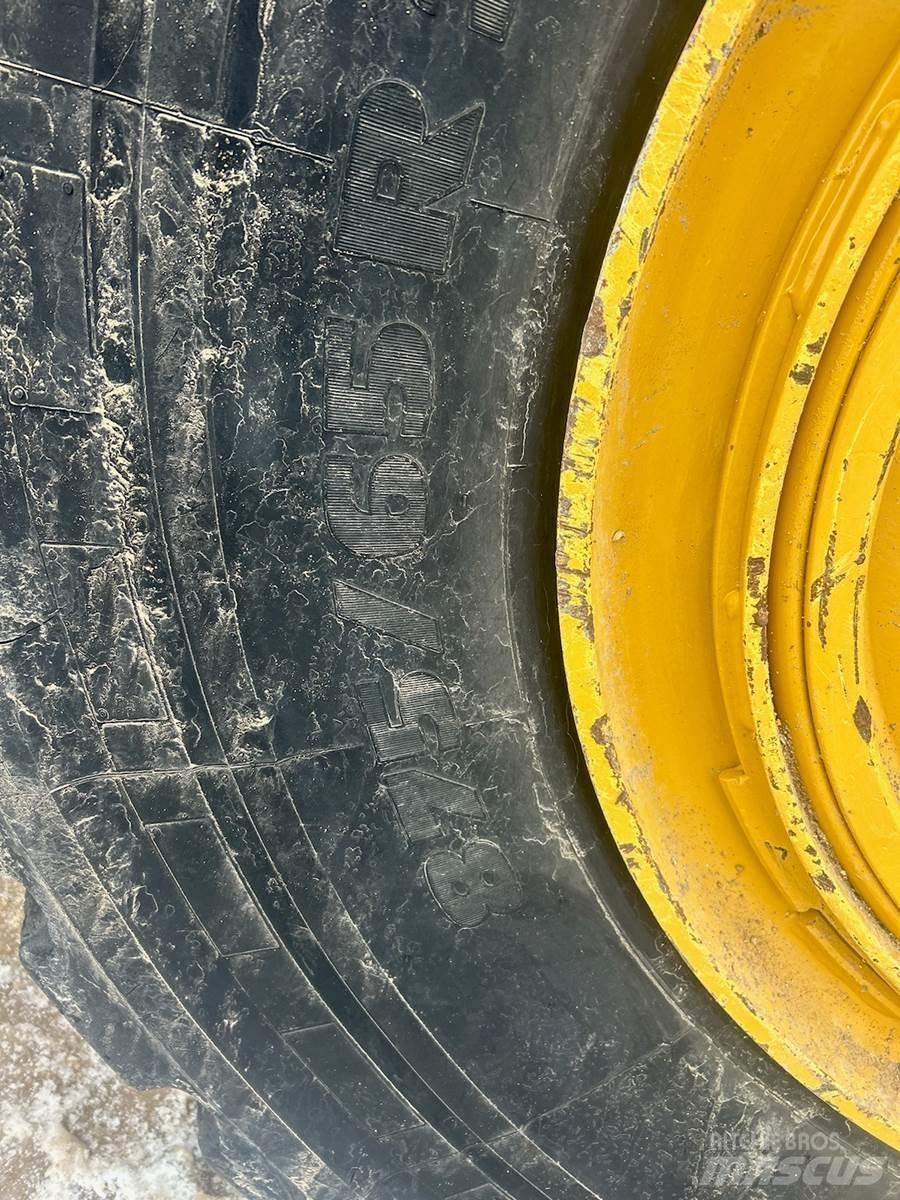 CAT 980M Gumikerekes homlokrakodók