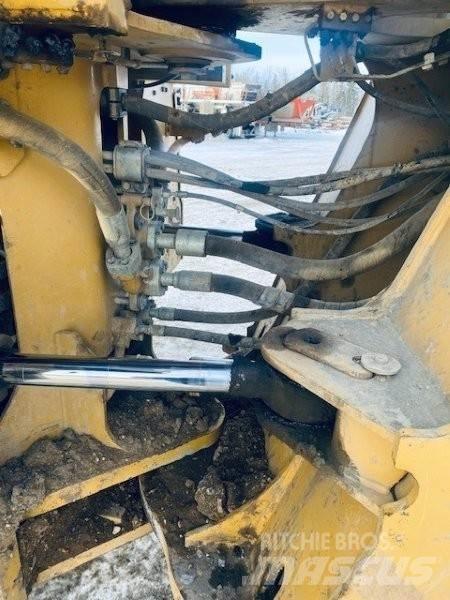 CAT 980M Gumikerekes homlokrakodók