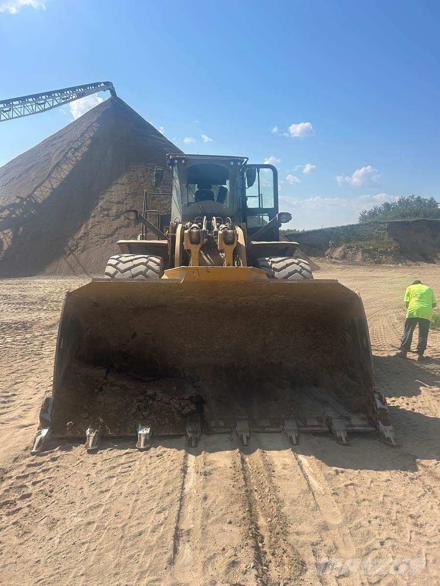 CAT 980XE Gumikerekes homlokrakodók
