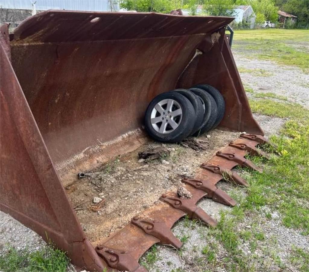 CAT 988 Gumikerekes homlokrakodók