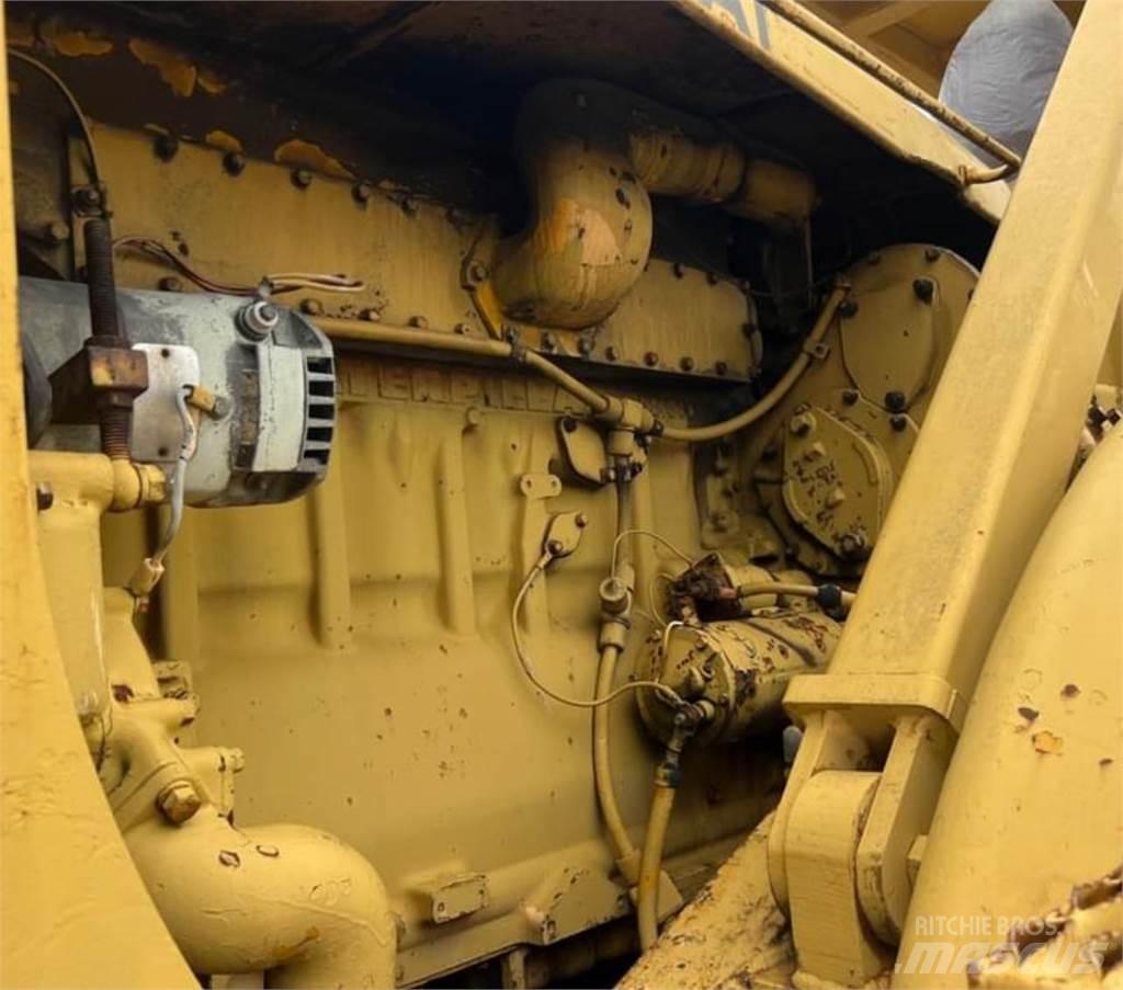CAT 988 Gumikerekes homlokrakodók