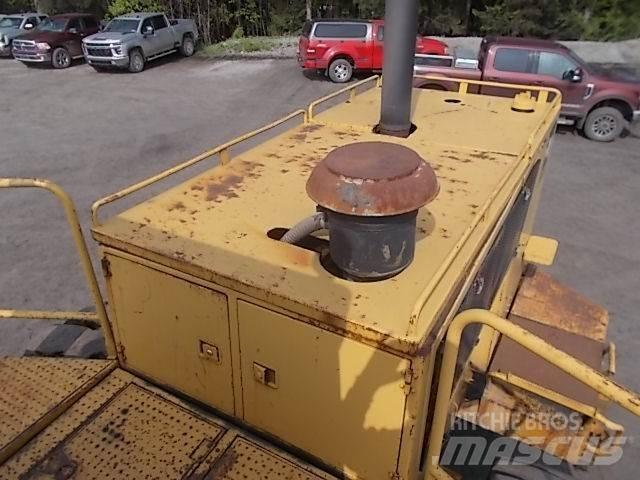 CAT 988B Gumikerekes homlokrakodók