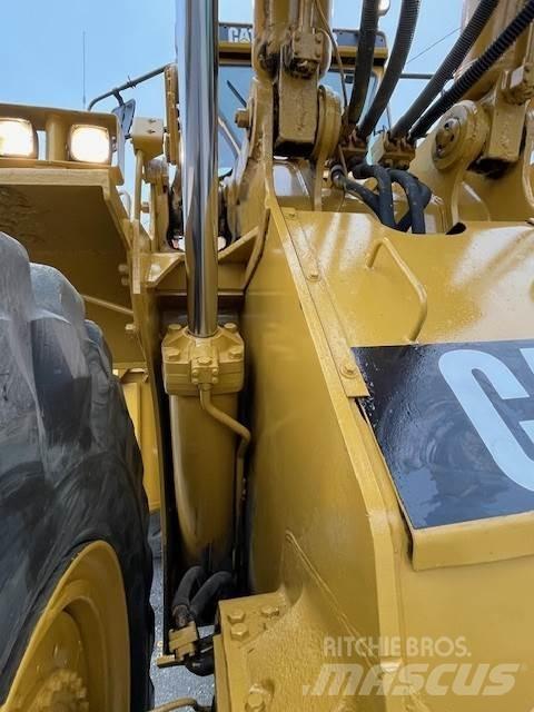 CAT 988B Gumikerekes homlokrakodók