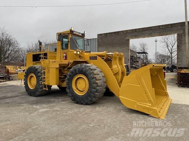 CAT 988B Gumikerekes homlokrakodók