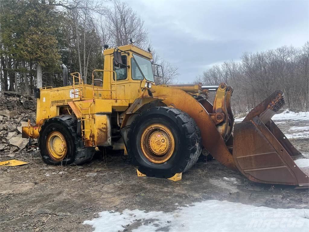 CAT 988B Gumikerekes homlokrakodók
