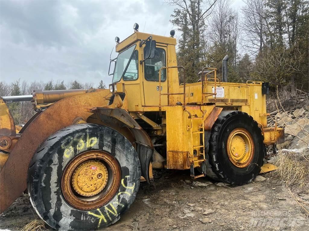 CAT 988B Gumikerekes homlokrakodók