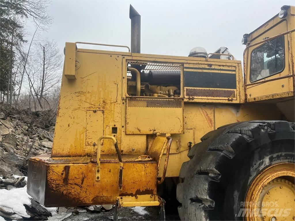 CAT 988B Gumikerekes homlokrakodók