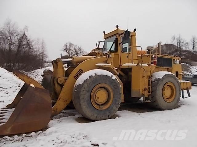 CAT 988B Gumikerekes homlokrakodók