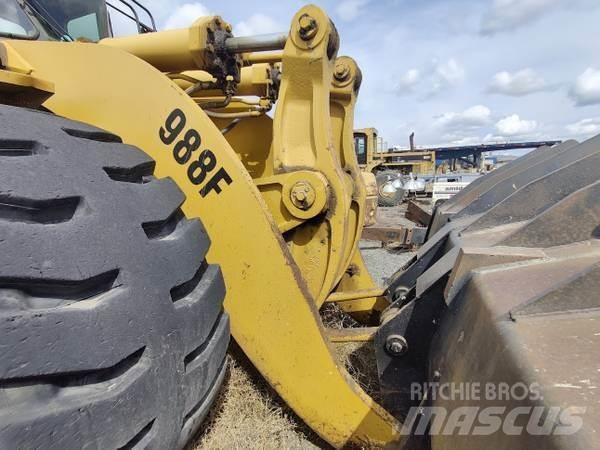 CAT 988F Gumikerekes homlokrakodók