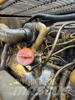 CAT 988F Gumikerekes homlokrakodók