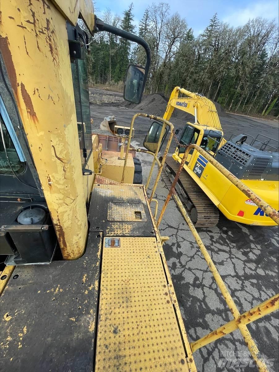 CAT 990 Gumikerekes homlokrakodók