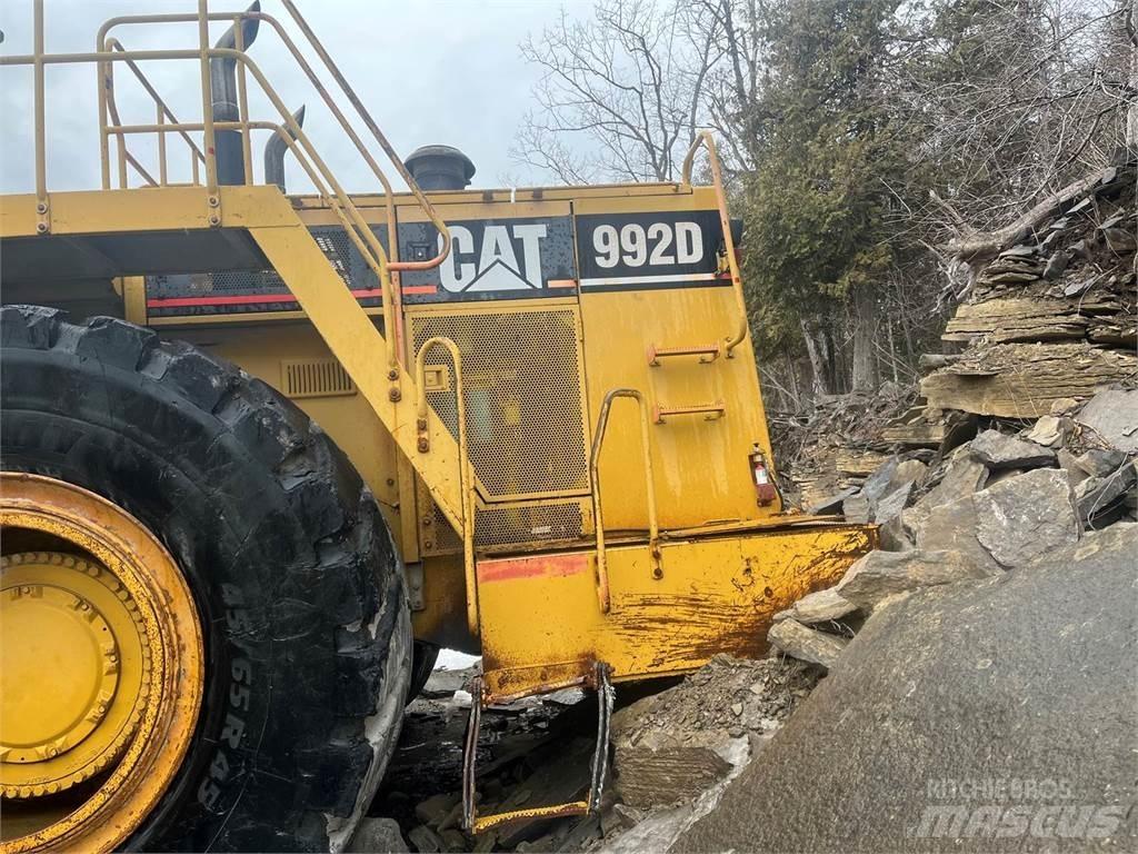 CAT 992D Gumikerekes homlokrakodók