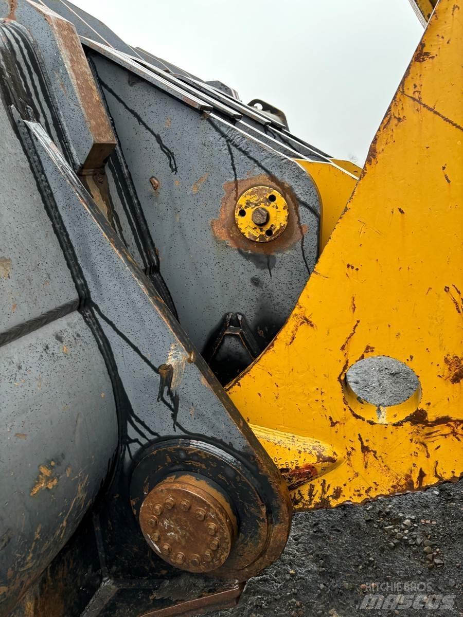 CAT 993K Gumikerekes homlokrakodók
