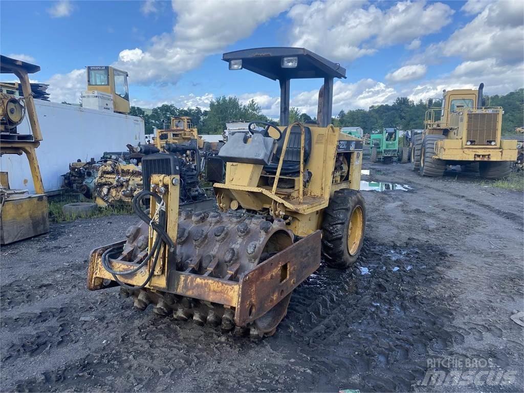 CAT CP323C Talajtömörítő gépek