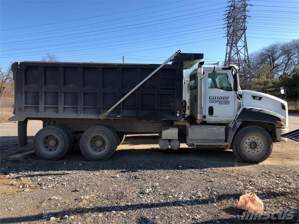 CAT CT660 Billenő teherautók