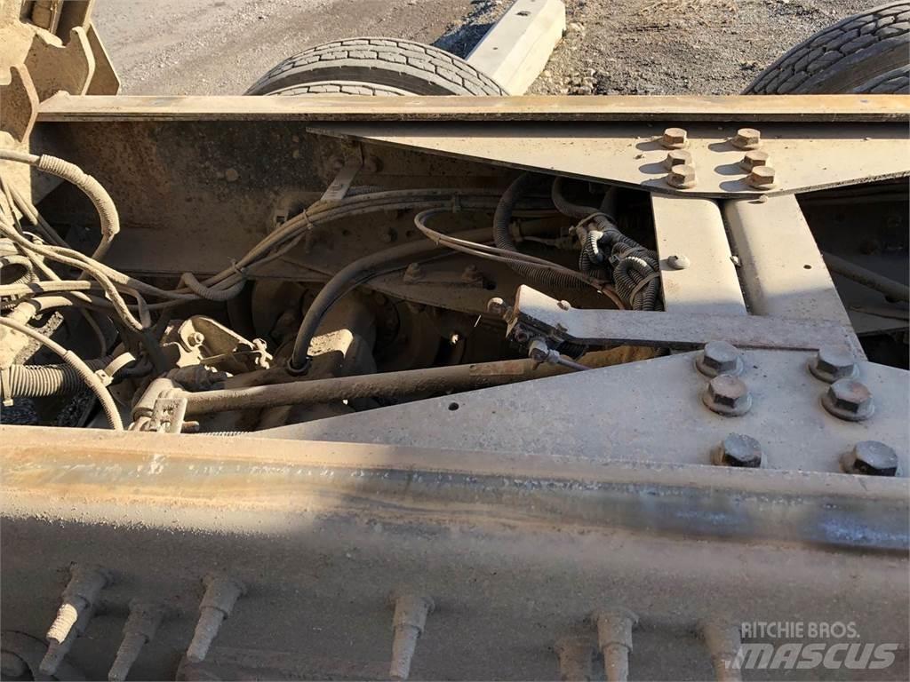 CAT CT660 Billenő teherautók