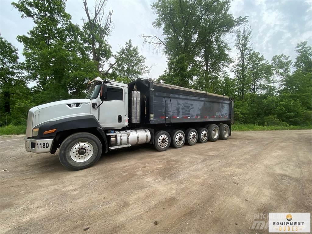 CAT CT660 Billenő teherautók