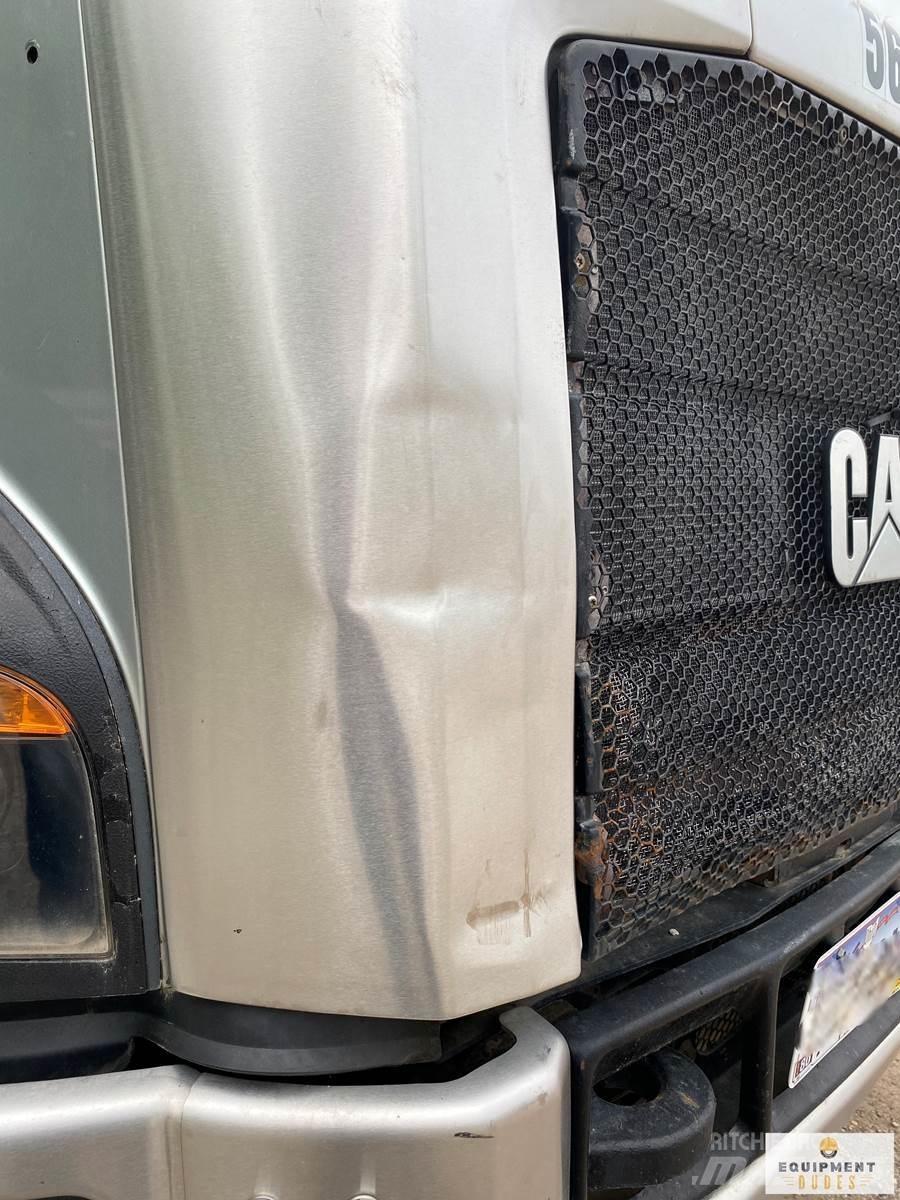 CAT CT660 Billenő teherautók