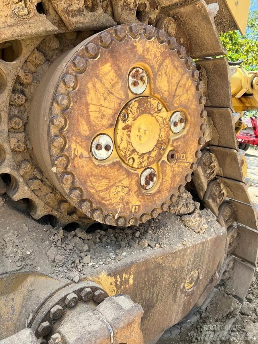 CAT D10T lánctalpas dózerek
