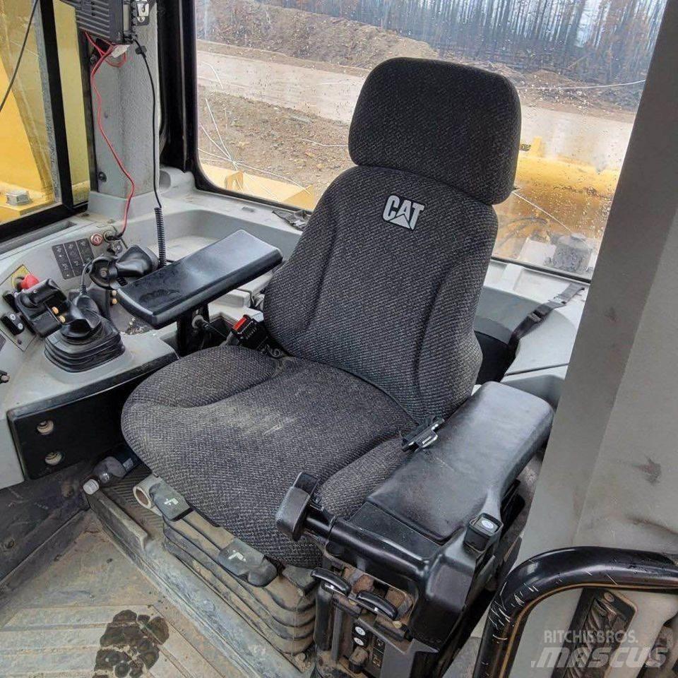 CAT D10T lánctalpas dózerek