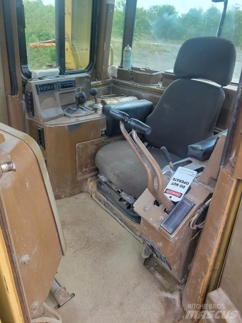 CAT D11N lánctalpas dózerek